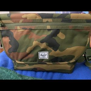 Herschel messenger bag